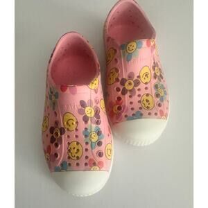 Native Girl's Jefferson Slip-on in Princess Pink Smiley Daisey Print  Size C 8